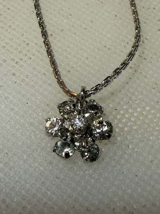 Avon Jewelry - Vintage Avon Silver Tone Rhinestone Flower Pendant Necklace